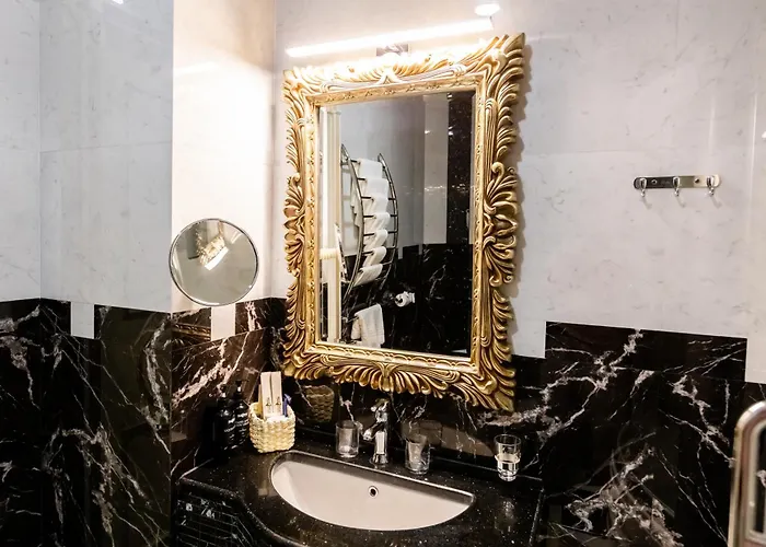 Boutique Spa Casino Hotel Lybid Plaza
