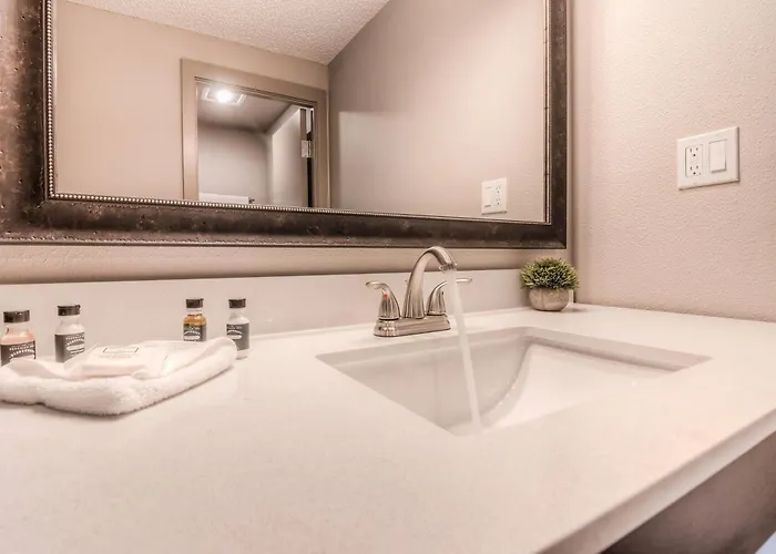 The Hotel Y, A Dazzler Select By Wyndham