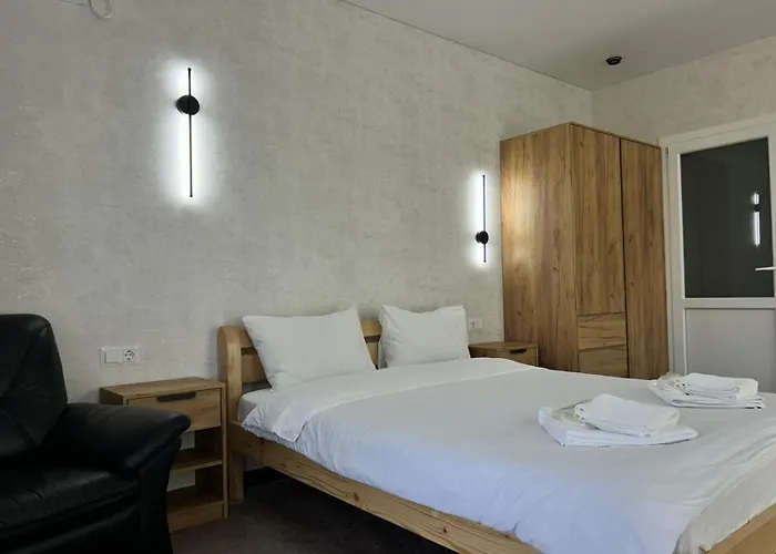 Готель River House