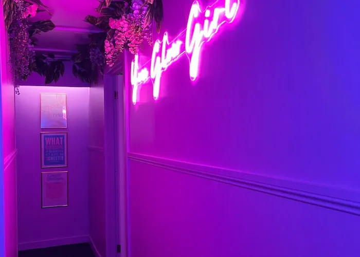 Manchester'S Only Private Party Suite For 12 With Makeup Room