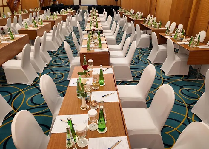 Oryx Grand Hotel Jebel Hafeet