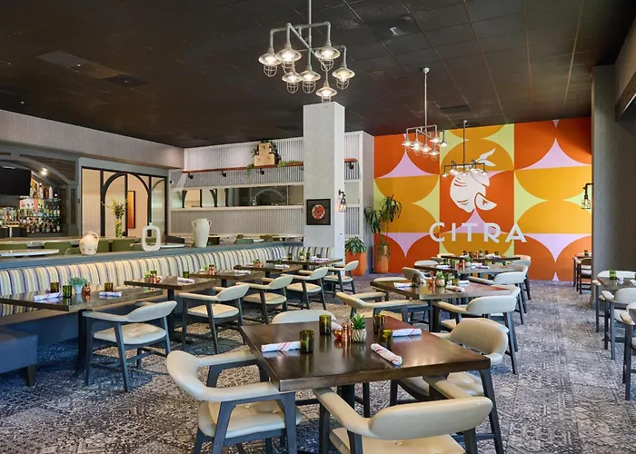 Hotel Zessa Orange County Airport, A Doubletree By Hilton