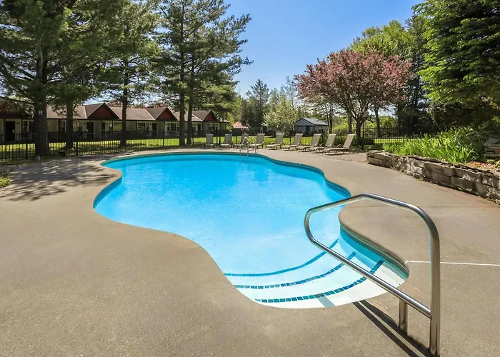 Super 8 By Wyndham Gananoque - Country Squire Resort