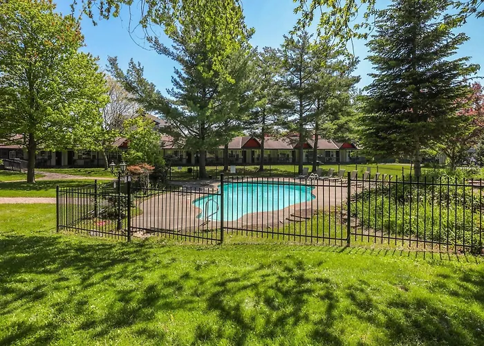 Super 8 By Wyndham Gananoque - Country Squire Resort