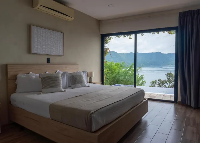 Cardedeu Coatepeque Hotel