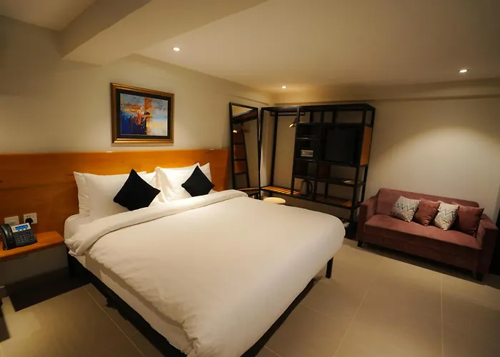 The Avenue Hotel