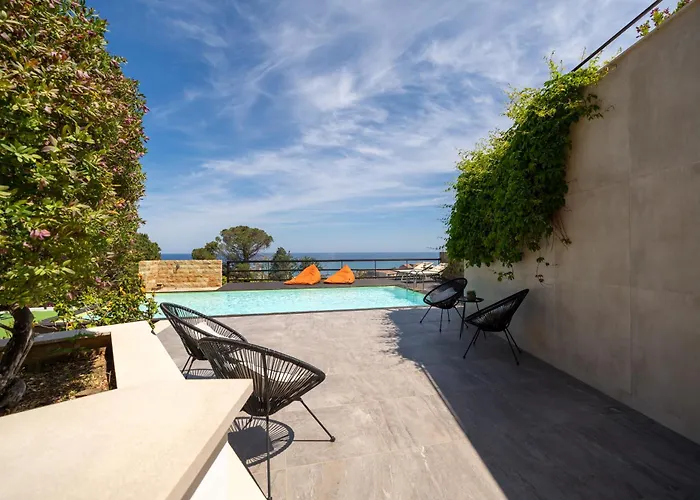 Pater Meus Suites - Sea View, Pool & Parking