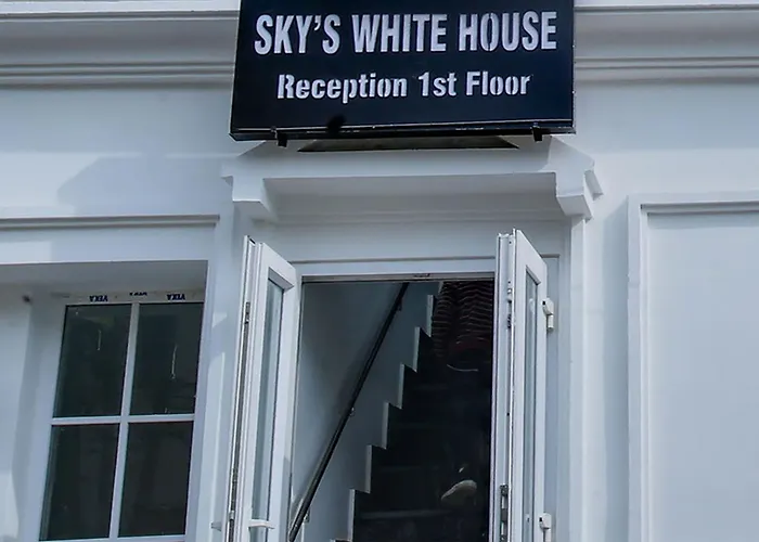 Hotel O Sky White House