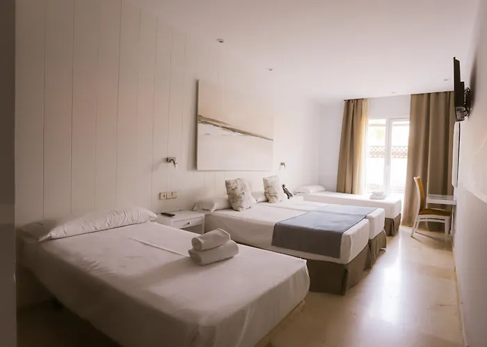 Hotel Oasis Con Parking Incluido