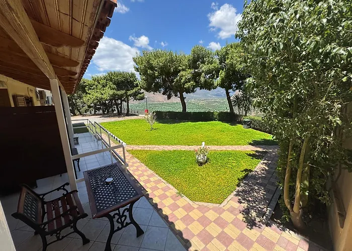 Chrissa Camping Rooms & Bungalows