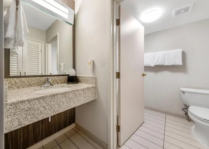 Comfort Inn & Suites Bethlehem Lehigh Valley Airport