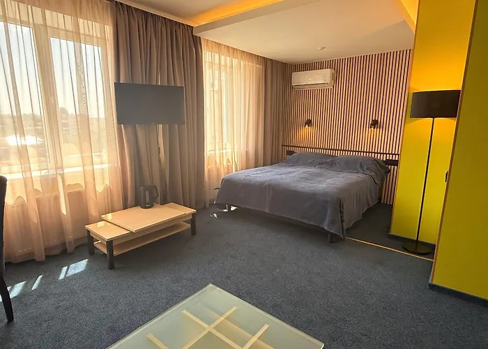 7 Days Hotel Kamyanets-Podilskyi