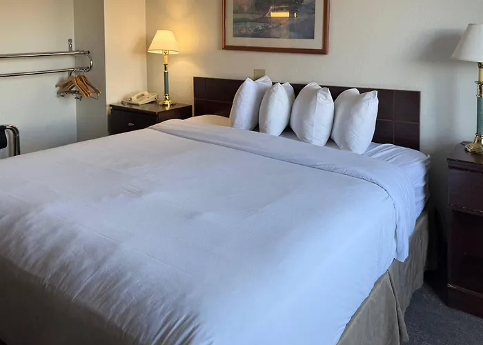 Ramada By Wyndham Albuquerque Midtown