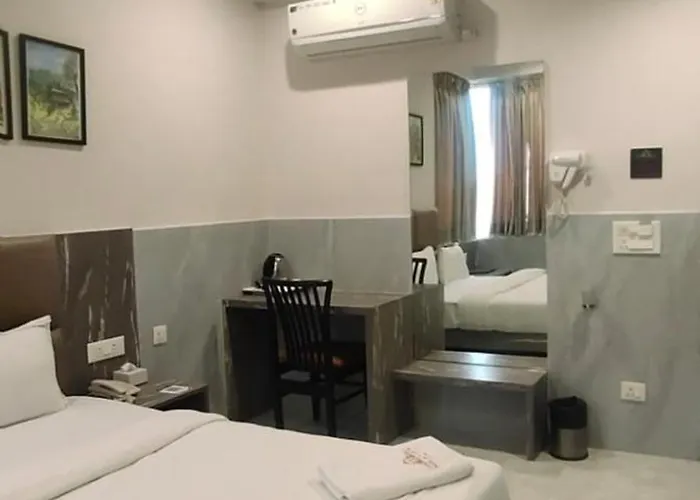 Hotel Jay Palace Inn