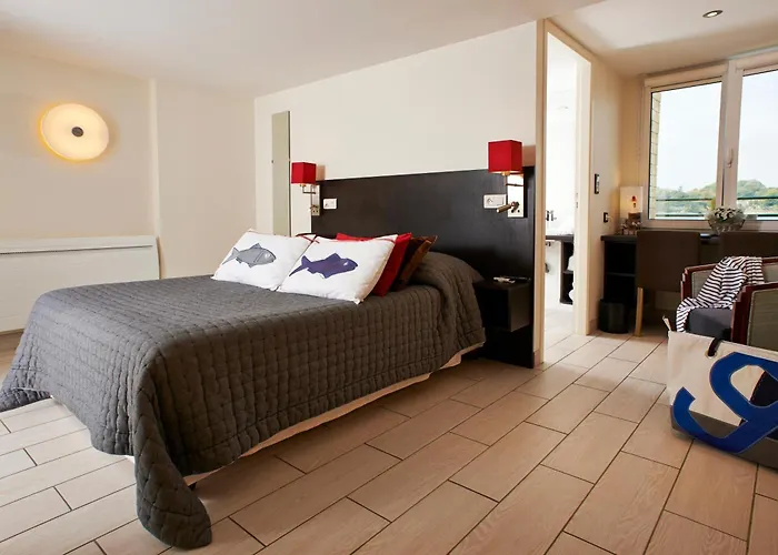 Logis Hotel De La Pointe Du Cap Coz