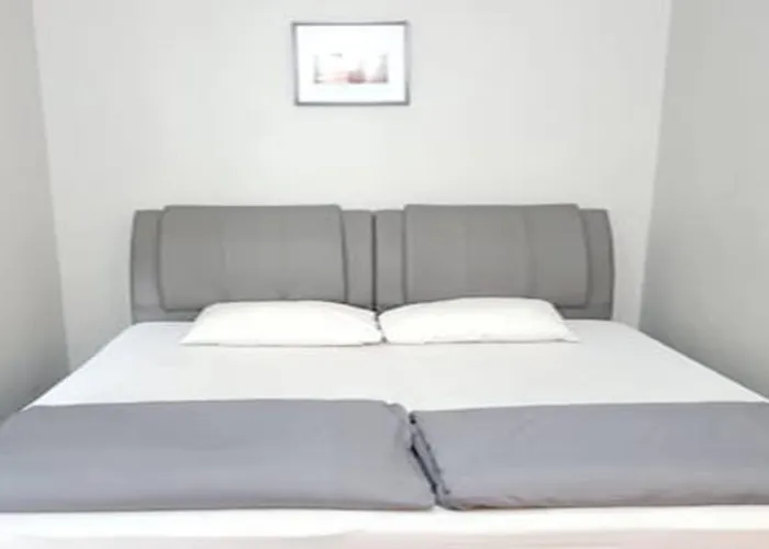 Spot On 89751 Bed Station Guest House