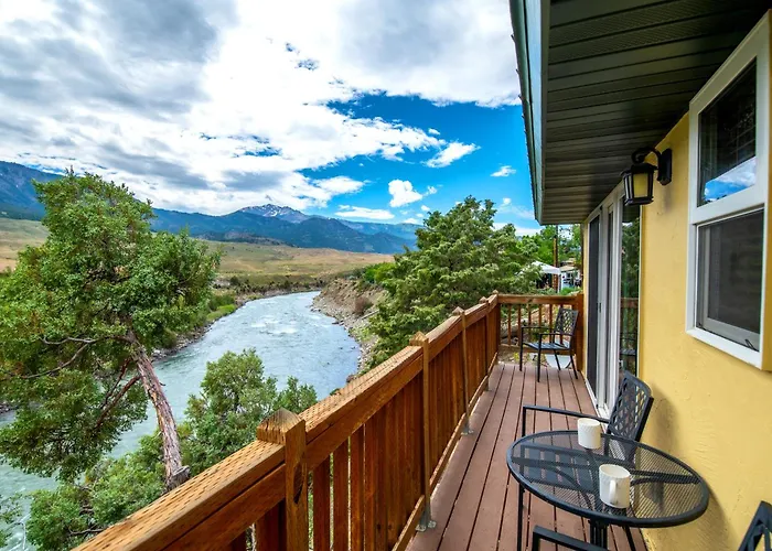 Yellowstone Riverside Cottages