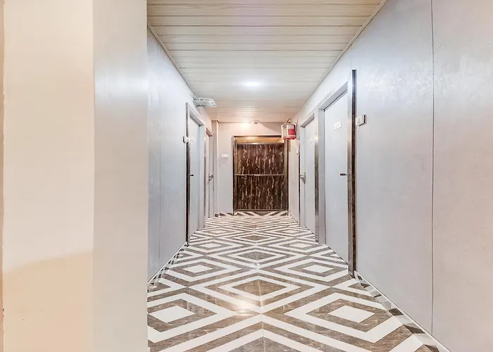 Oyo Flagship Hotel Qubic