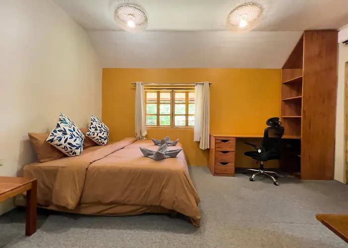 Nakabalo Guesthouse & Restaurant