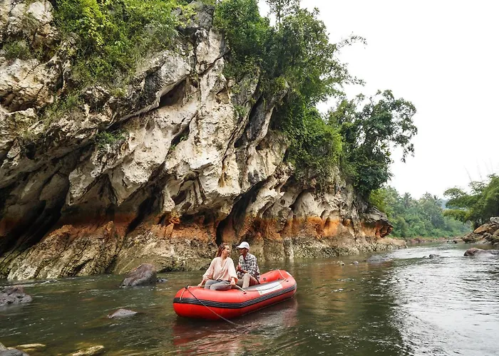 Oyo Homes 90916 Eco Tourism Geopark Rajamandala Homestay Syariah