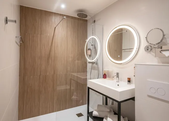Best Western Premier Le Patio Des Artistes Wellness Jacuzzi