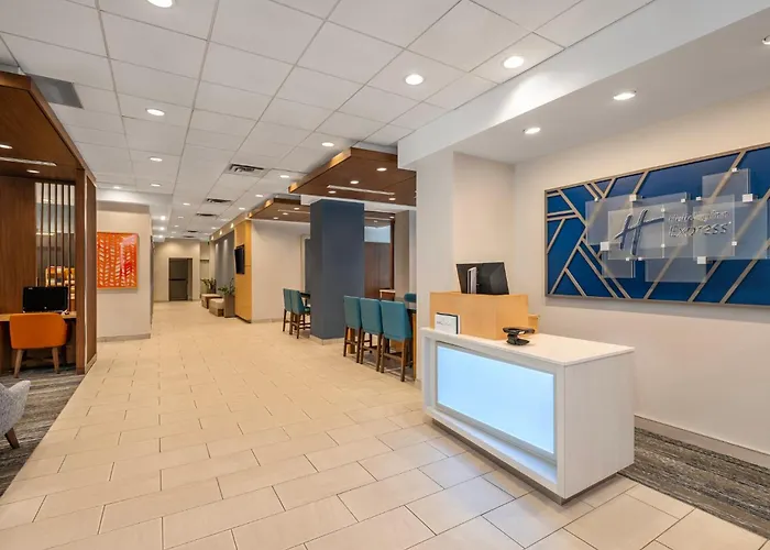 Holiday Inn Express Toronto Downtown By Ihg