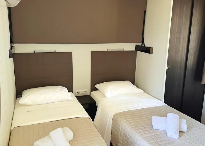 Chrissa Camping Rooms & Bungalows