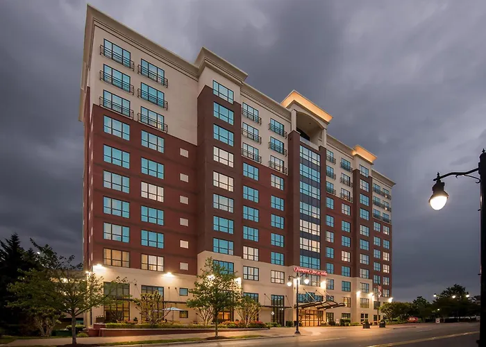 Hampton Inn & Suites National Harbor-Newly Renovated