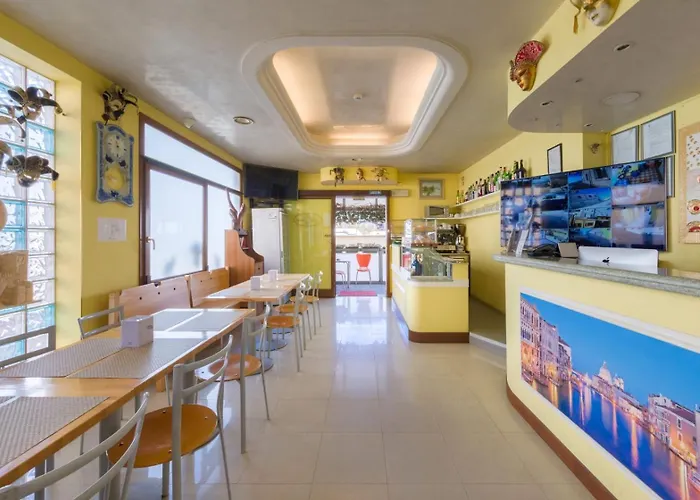 Albergo Nuova Aurora - FREE PARKING&BREAKFAST