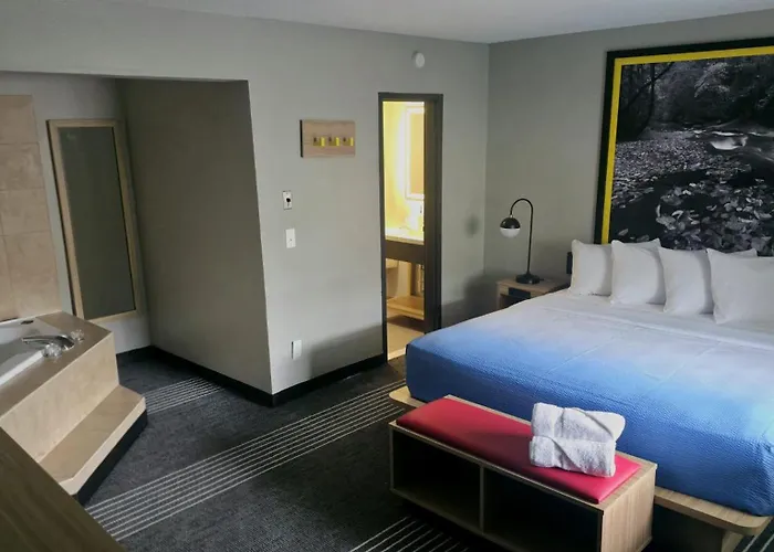 Super 8 By Wyndham Monticello Ny