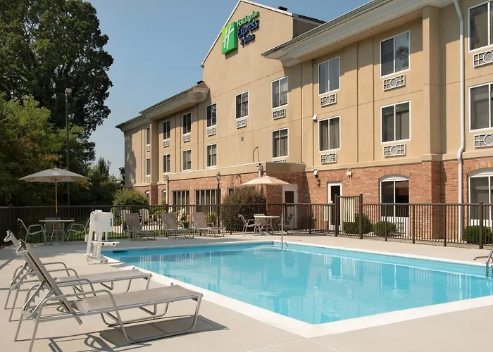 Holiday Inn Express & Suites High Point South By Ihg