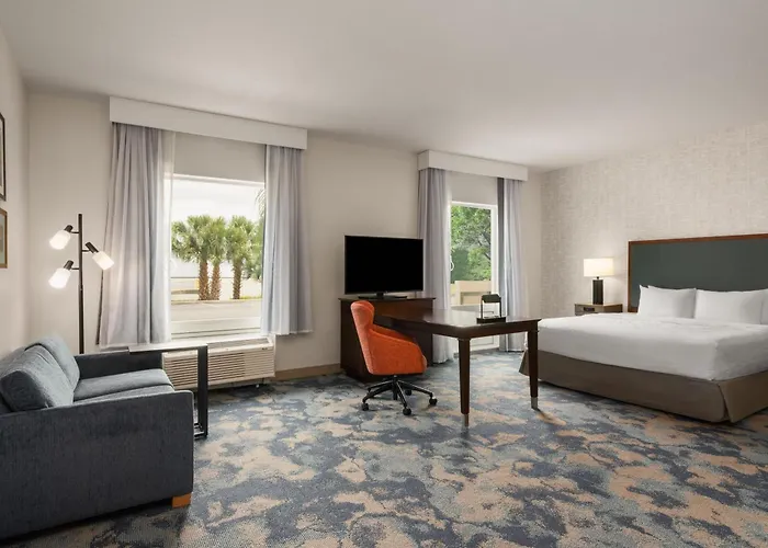 Hampton Inn & Suites - Deland