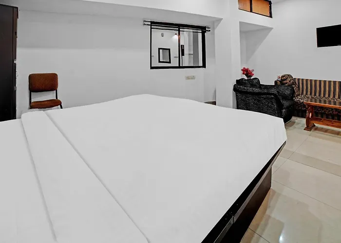 Capital O Convivial Hotel Amit Regency