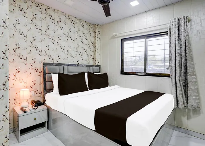 Fabhotel Hans Residency