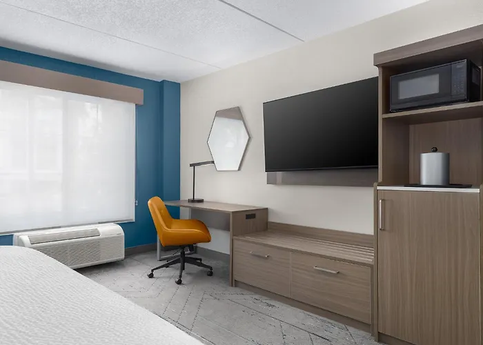Holiday Inn Express & Suites Memphis East By Ihg
