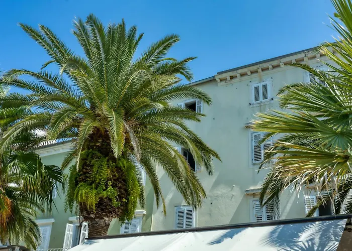 Lasta Losin Town Rooms - Happy Rentals