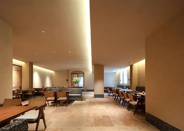 Atour Hotel Ningbo Railway Station Tianyige Moon Lake