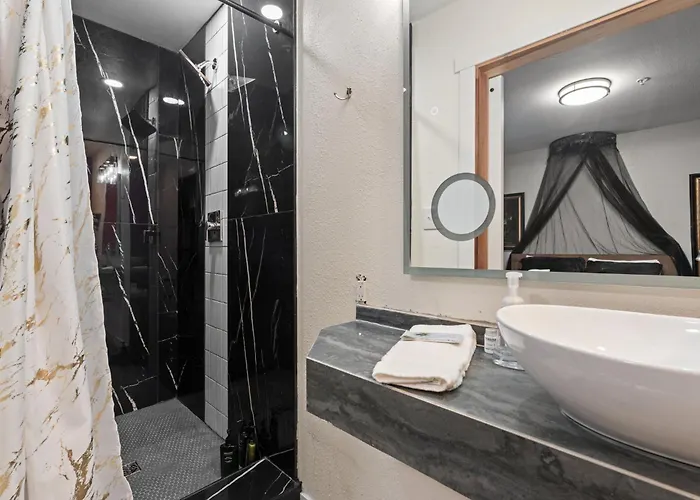 Library Inn - Boutique Rooms - Free Breakfast - Hot Tub
