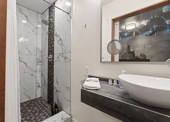 Library Inn - Boutique Rooms - Free Breakfast - Hot Tub