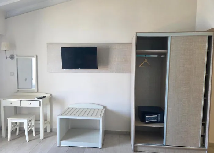 Coco'S Corfu Apartments