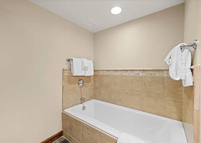 Remodeled Second Floor Valley View Suite No Resort Fee