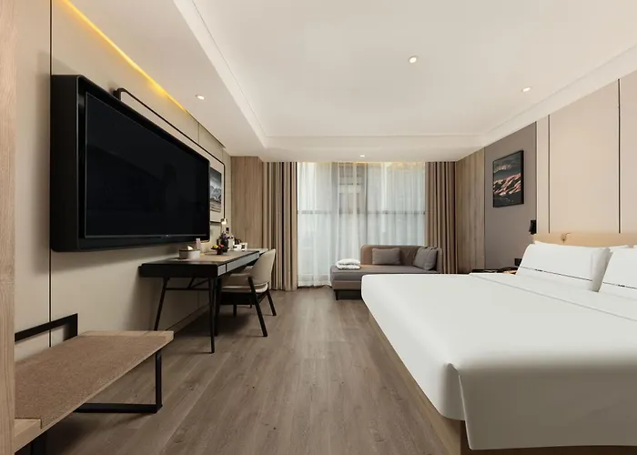 Atour Hotel West Plaza Of Guiyang North Railway Station