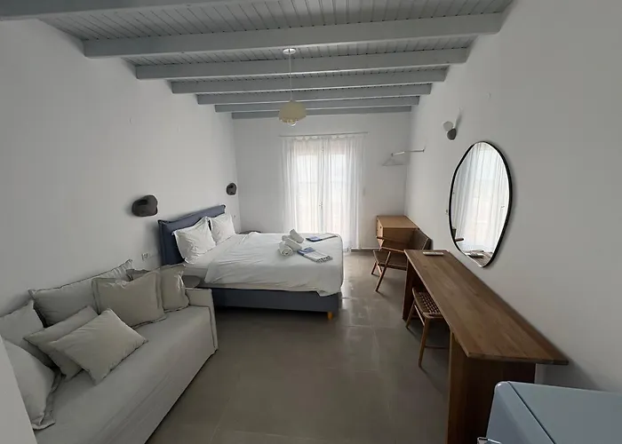 Nikolas Rooms