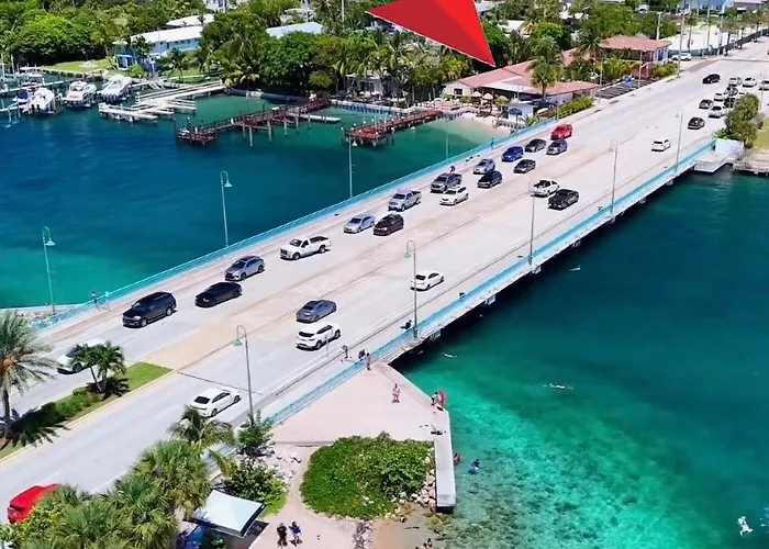 Blue Heron Bridge Hotel&Dive Club