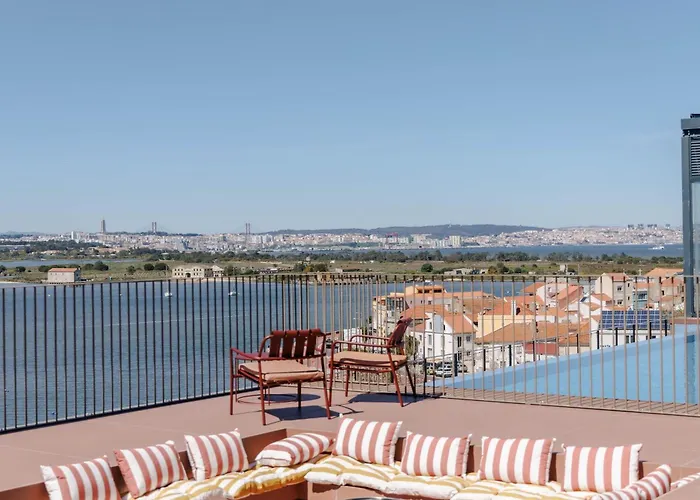 Upon Harbor - Seixal Bay Hotel
