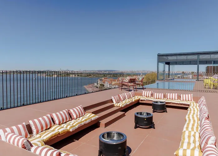Upon Harbor - Seixal Bay Hotel