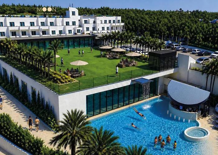 Moon Resort & Spa