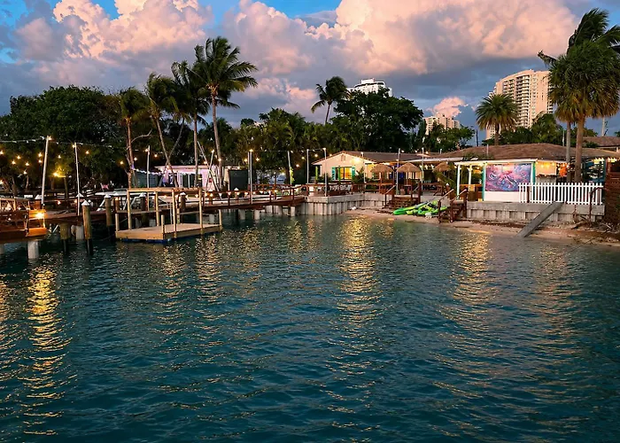 Blue Heron Bridge Hotel And Dive Club