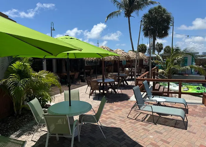 Blue Heron Bridge Hotel&Dive Club
