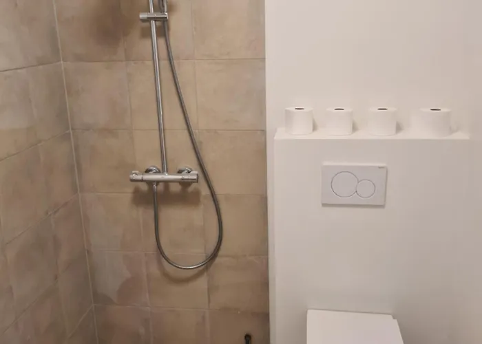 Damm Hotell